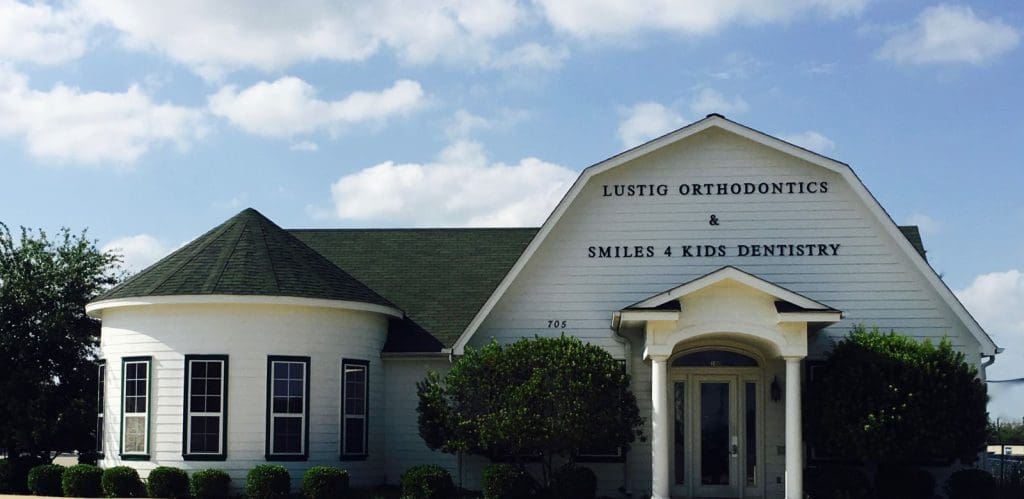 LUSTIG & YOUNG ORTHODONTICS - Saginaw exterior office